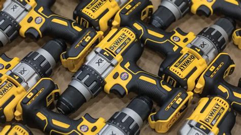 are people selling fake dewalt tools online